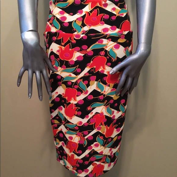 NWT LuLaRoe Cassie floral pencil stretchy skirt